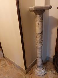 Antica colonna in marmo 