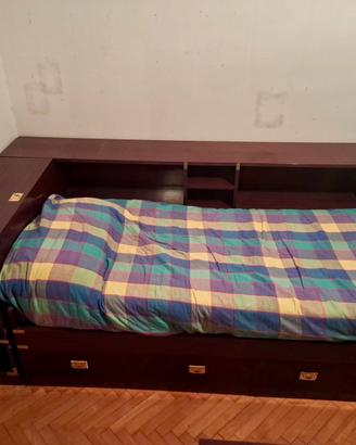 Letto singolo con cassettoni e comodino