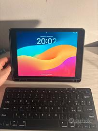 Ipad 9th generazione con cover keyboard e pennino
