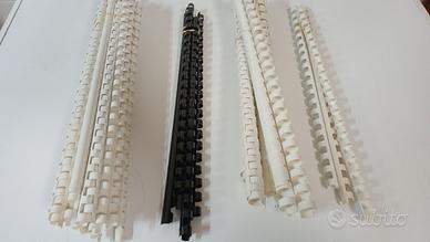 Un set di punti metallici per pinzare.