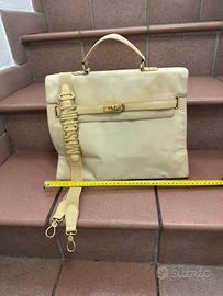 Borsa modello Kelly Moschino