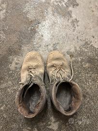 Coppia di antichi scarponi
