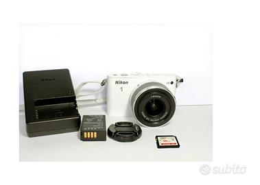 Nikon 1 J3 obiettivo 10-30 VR appena 4200 scatti
