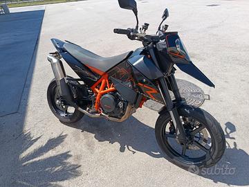 KTM 690  R  SUPERMOTO