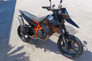 KTM 690  R  SUPERMOTO