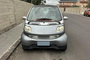 Smart anno 2004 tenuta bene