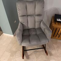 Sedia a dondolo grigio chiaro in velluto