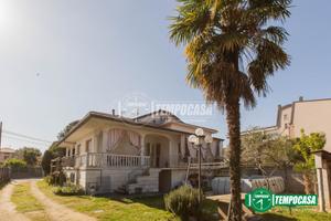 VILLA INDIPENDENTE A BELLINZAGO NOVARESE