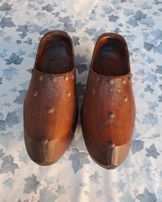 coppia zoccoli di legno 
