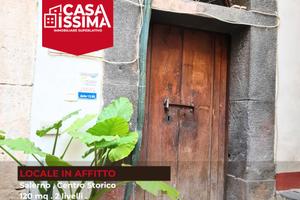 Locale commerciale nel cuore storico di Salerno