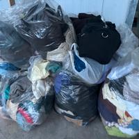 Abbigliamento per mercatino usato