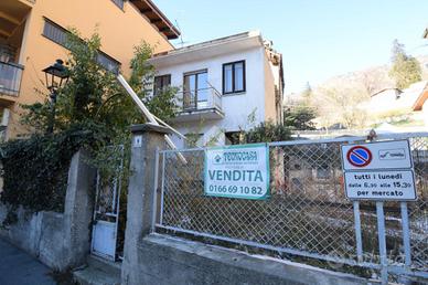 CASA SEMINDIPENDENTE A CHÂTILLON