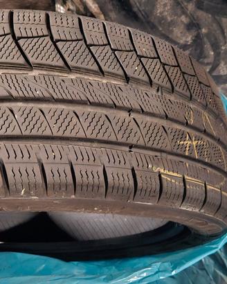 si vendono pneumatici invernali 