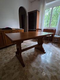 Tavolo in legno massello