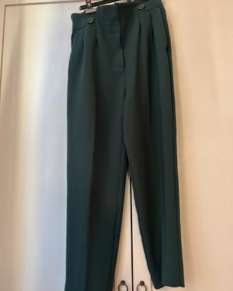 Pantaloni taglia 44 verdi di HM