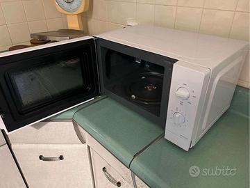 Forno microonde Panasonic NN-SM21QW EPG