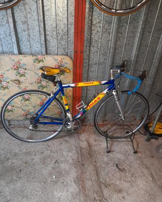 bicicletta da corsa marca Fimas in fibra carbonio