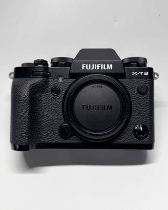 Fuji X-T3 otturatore nuovo, 1 batteria e grip