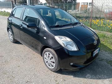 Toyota Yaris 1 0 benzina 