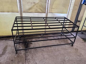 Espositore small in ferro con ruote