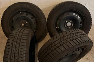 Set gomme da neve con cerchi in ferro