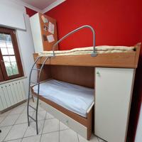 Letto a castello legno + armadi e cassetto