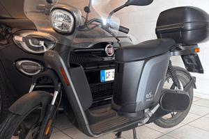 Askol eS3 elettrico con parabrezza e bauletto