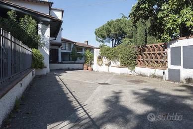 Immobile di 180 m² a Campi Bisenzio