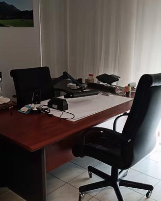 Ufficio arredato