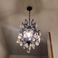 lampadario con gocce di cristallo