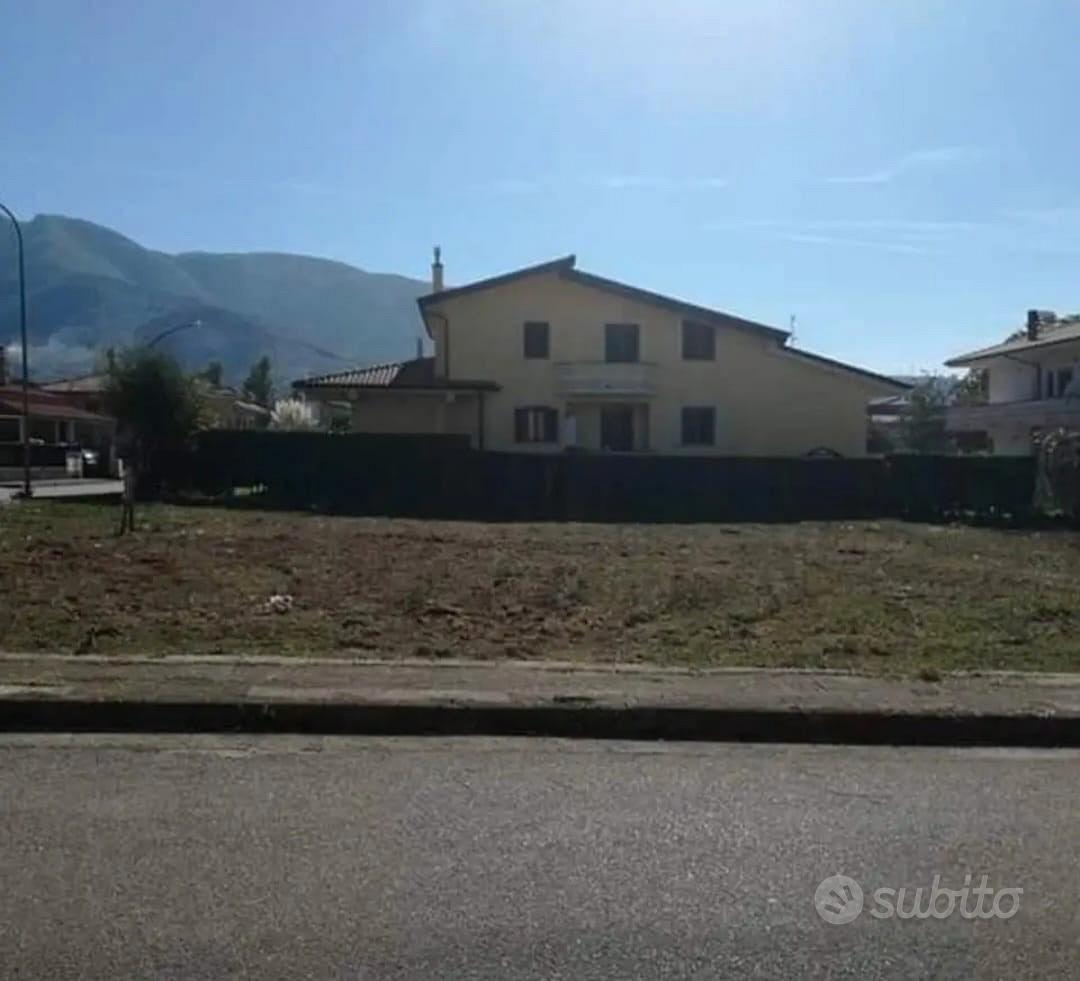 Terreno Edificabile 663mq angolare e pianeggiante - Vista 2