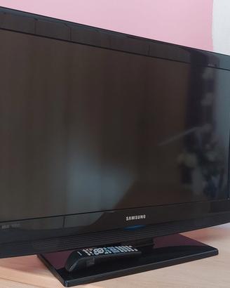 TV Samsung LCD 32 pollici con telecomando 