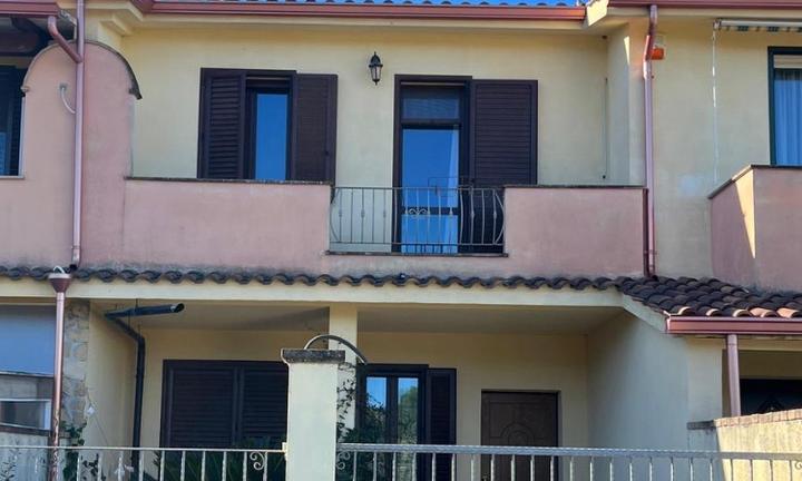 Villetta a schiera con giardino