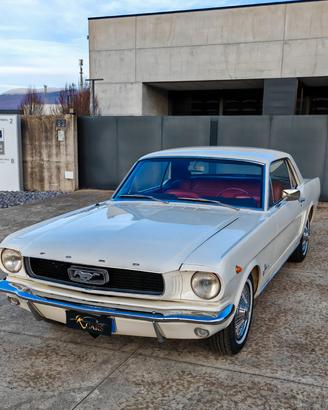 Ford MUSTANG coupè (RESTAURO TOTALE)