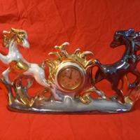 Orologio da tavolo con cavalli sopramobile anni 50