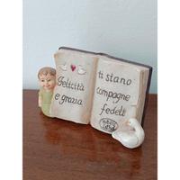 Piccolo libro con scritta incisa 