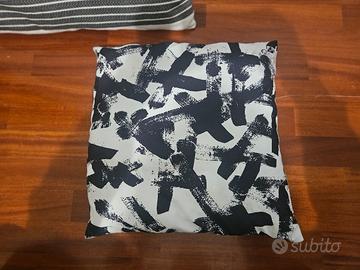 cuscini ikea bianco/nero