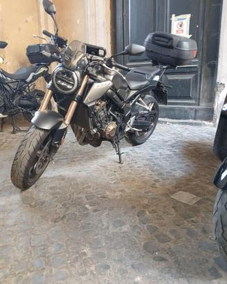 Honda cb650r sports cafe’ neon del 2022