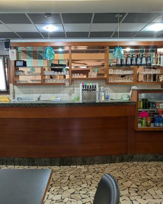 Bancone da Bar - sedie - tavoli