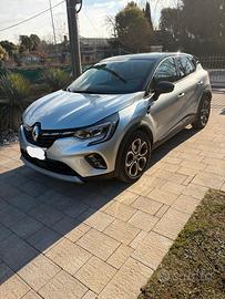 CAPTUR techno fast track E-Tech full hybrid 145