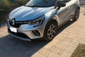 CAPTUR techno fast track E-Tech full hybrid 145