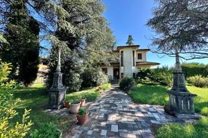 ELEGANTE E SPAZIOSA VILLA DA FAR RINASCERE CON ...