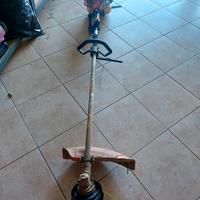 decespugliatore a motore 