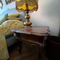 Set di due comodini in legno vintage