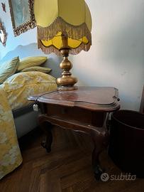 Set di due comodini in legno vintage