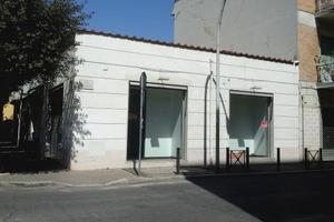 Locale Commerciale d'Angolo-Visibilità e Posizione