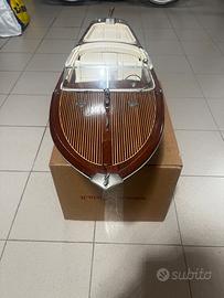 Modellino motoscafo RIVA Acquarama in legno