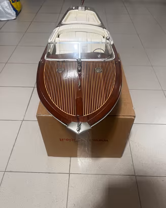 Modellino motoscafo RIVA Acquarama in legno