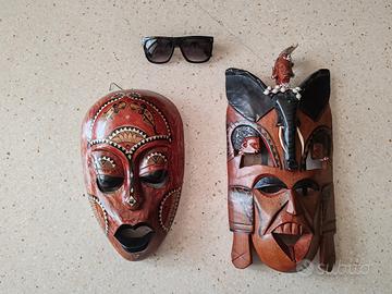 Lotto 2 maschere africane decorative in legno