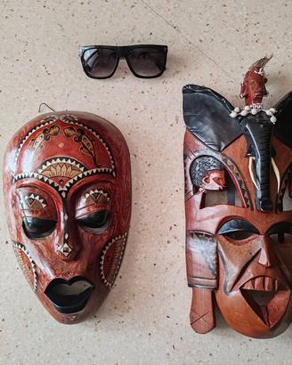 Lotto 2 maschere africane decorative in legno